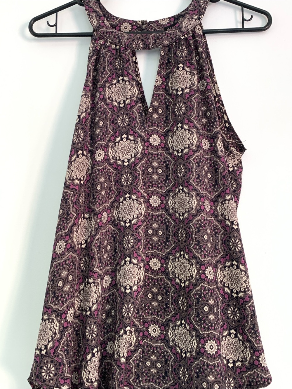 Harlowe & Graham Paisley Mock Halter Keyhole Sleeveless Top